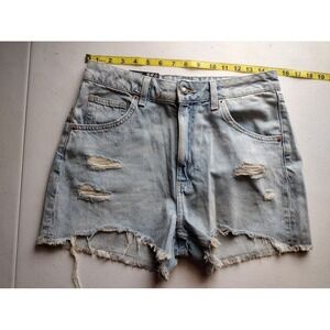 H&M Divided Light Wash Distressed Denim‎ Mom Shorts High Waist Size 8